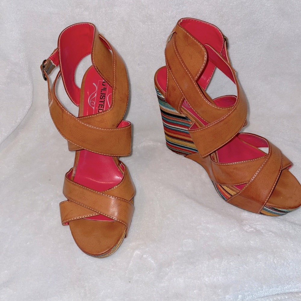 Perfect summer sandal, looks great with a maxi sundress and a gorgeous sunset.